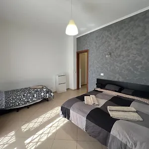 5 Min From Bus Stop-free Parking Appartamento